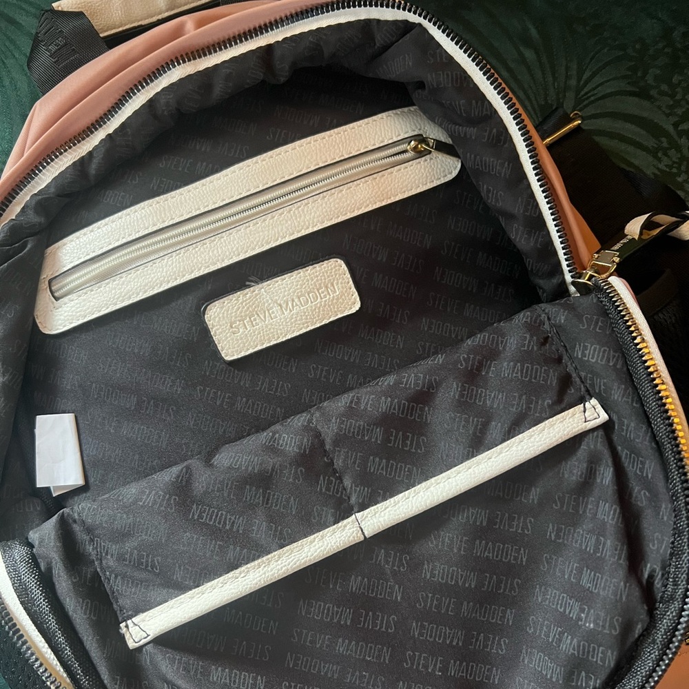 Backpack - Picture 3 of 5